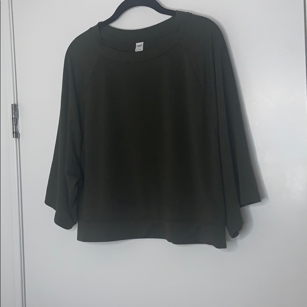 Green crop lounge shirt
